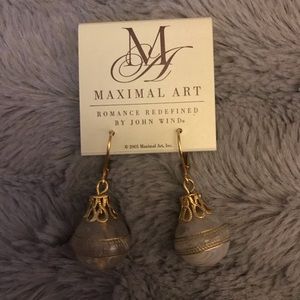 NWT Maximal Art Chandelier Ornament Earrings